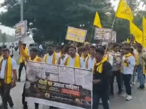 Chuhakand की बरसी पर JAYS का पैदल मार्च, MY Hospital गेट पर पुलिस की बैरिकेडिंग