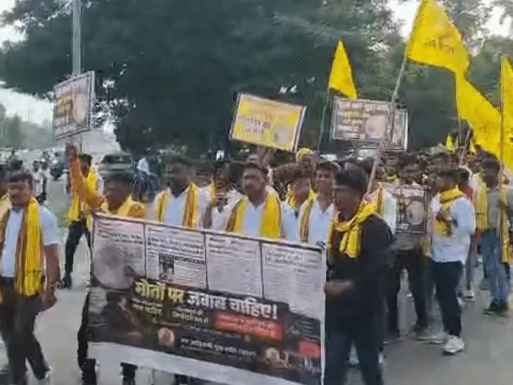 Chuhakand की बरसी पर JAYS का पैदल मार्च, MY Hospital गेट पर पुलिस की बैरिकेडिंग