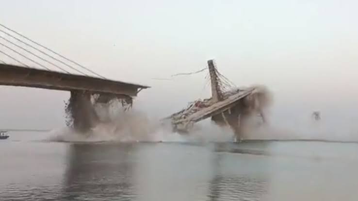 Bihar Bridge Construction Accident: लालगंज में अचानक गिरा Launcher, 2 मजदूरों की हालत नाजुक