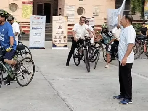 इंदौर में वर्ल्ड स्पाइन डे पर डॉक्टरों ने निकाली साइक्लोथॉन, सर्जरी के बाद मरीजों ने भी चलाई साइकिल