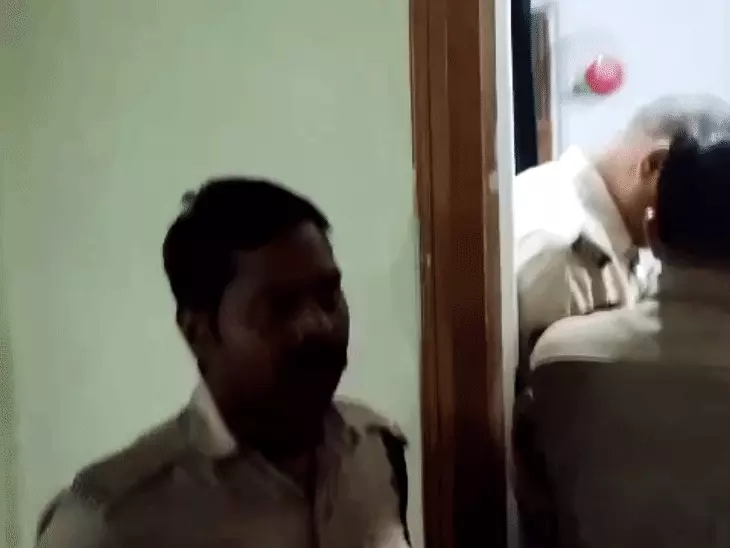 ग्वालियर के वेंकटेश्वर अपार्टमेंट में युवक का शव मिला, रजिस्टर में युवती का जिक्र; पुलिस जांच में जुटी