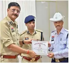 रायपुर में 13 पुलिसकर्मियों का सम्मान, नवजात को बचाने से लेकर मोबाइल लुटेरे को पकड़ने तक की कार्रवाई