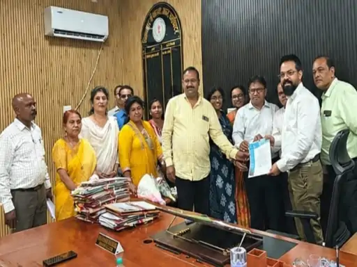 इंदौर में दर्दनाक हादसा: दशहरे की छुट्टी पर घर लौट रही 9वीं की छात्रा की ट्रक के नीचे आने से मौत