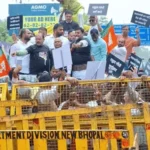 खरगे के बयान पर भोपाल में भाजपा का प्रदर्शन, प्रदेश कांग्रेस कार्यालय का करेगी घेराव