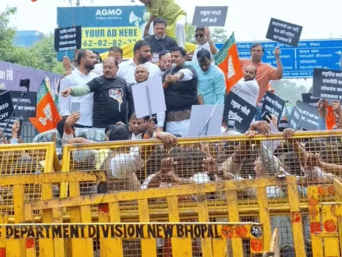 खरगे के बयान पर भोपाल में भाजपा का प्रदर्शन, प्रदेश कांग्रेस कार्यालय का करेगी घेराव