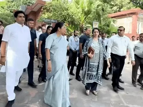 छठ की तैयारियों का जायजा लेने सुर घाट पहुंचीं CM रेखा गुप्ता, अधिकारियों को दिए सख्त निर्देश