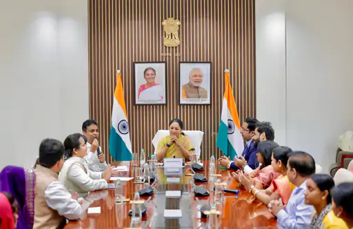 दिल्ली में 51 बेटियों का पहला करवाचौथ खास, लाडली फाउंडेशन ने हर बेटी को दिए 1-1 लाख रुपए