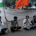 भोपाल में वर्ग-3 शिक्षक अभ्यर्थियों का चक्काजाम, नियुक्ति पत्र की मांग पर सड़क पर लेटकर किया प्रदर्शन