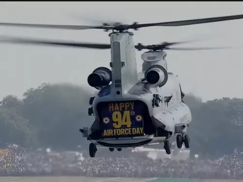 Varanasi Air Show 2026: नमो घाट पर Fighter Jets का प्रदर्शन, PM मोदी-योगी और राजनाथ सिंह शामिल
