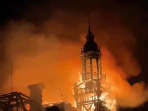 France Protest: महंगाई के खिलाफ फ्रांस में सड़कों पर उतरे लाखों लोग, पेरिस समेत कई शहरों में आगजनी और लूटपाट France Protest: महंगाई के खिलाफ फ्रांस में सड़कों पर उतरे लाखों लोग, पेरिस समेत कई शहरों में आगजनी और लूटपाट
