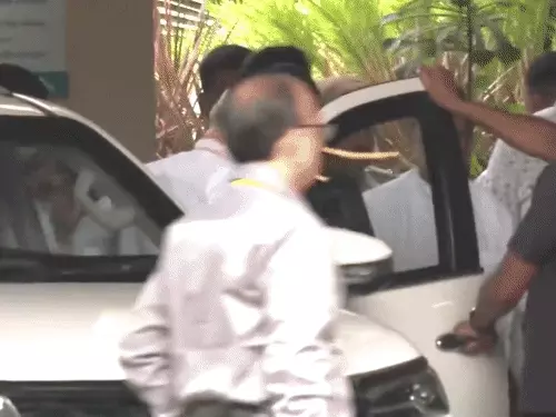 Kolkata Stampede: कोलकाता भगदड़ में 19 लोगों की मौत, 5 ICU में भर्ती; शाह अस्पताल पहुंचे