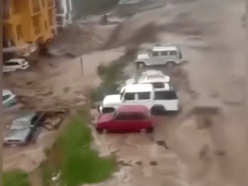 Bhutan Flood Alert: भूटान में ग्लेशियर झील फटी, बंगाल-असम में बाढ़ का खतरा; 10 हजार लोग सुरक्षित जगहों पर शिफ्ट