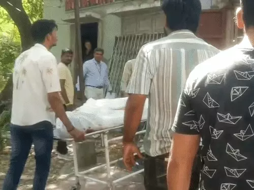Indore Crime: पोती ने क्रिकेट बैट से दादा पर किया हमला, गलत हरकत के आरोप के बाद उठाया खौफनाक कदम