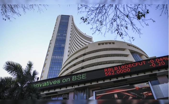 Stock Market Today: सेंसेक्स 500 अंक टूटा, Nifty में 150 अंकों की गिरावट