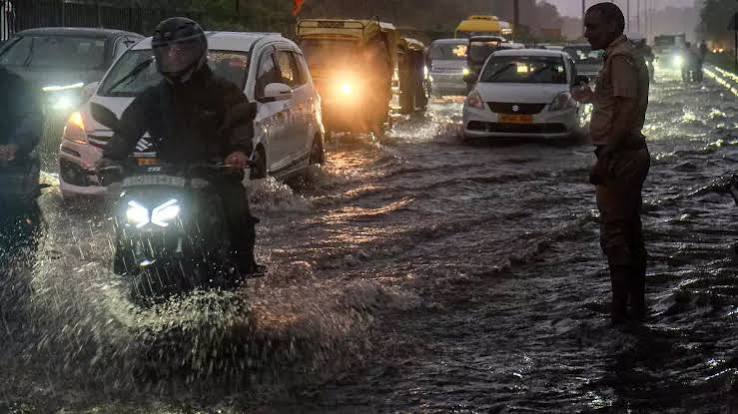 Weather Alert: MP में बारिश, नैनीताल में Landslide से 2 की मौत; तमिलनाडु में भारी बारिश