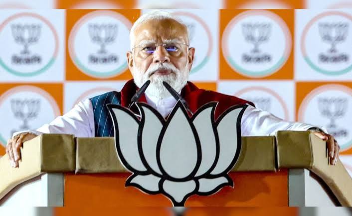 PM Modi Varanasi Visit: काशी में Textile Factory का उद्घाटन, महिलाओं से किया संवाद