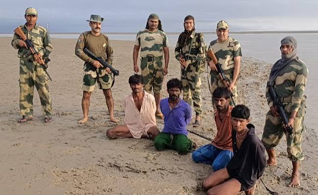 BSF Action: कच्छ के Sir Creek में पकड़े गए 4 Pakistani Fishermen