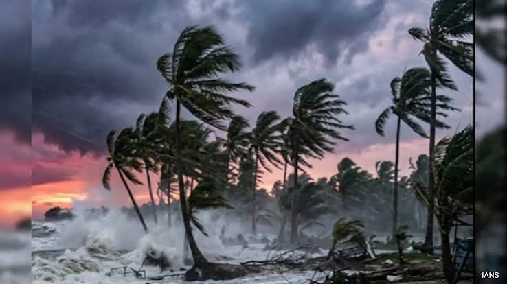 Cyclone Arnab Update: आंध्र-ओडिशा में तबाही, MP समेत कई राज्यों में Rain Alert