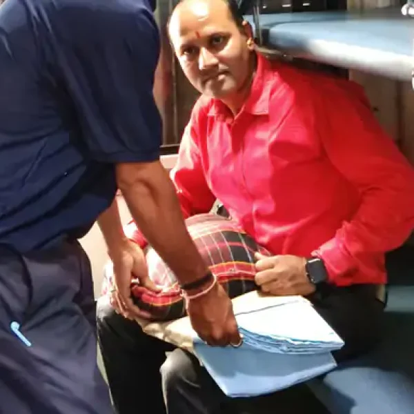 अमरकंटक एक्सप्रेस के स्लीपर यात्रियों को बड़ी राहत, अब किराए पर मिलेगा बेडरोल