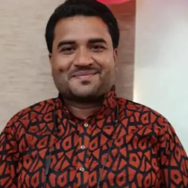खंडवा में दर्दनाक सड़क हादसा: फायनेंस कंपनी मैनेजर की मौत, राहगीर को बचाने में गई जान