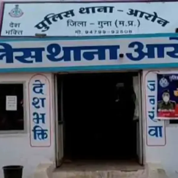गुना में घरवालों के सोते समय लाखों की चोरी, बेड के पास टंगी लाइसेंसी बंदूकें छोड़ नकदी-जेवर ले उड़े चोर