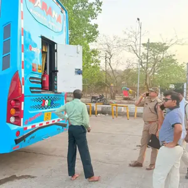 ओंकारेश्वर में RTO और ट्रैफिक पुलिस की बड़ी कार्रवाई, 13 यात्री बसों पर जुर्माना; 4 ऑटो जब्त