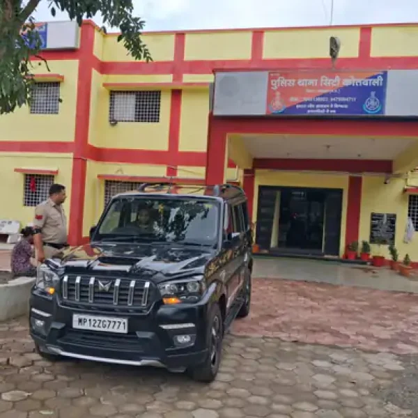 खंडवा में साइबर ठगी का नया तरीका: RTO चालान की APK फाइल डाउनलोड करते ही छात्र के खाते से उड़ गए ₹59 हजार