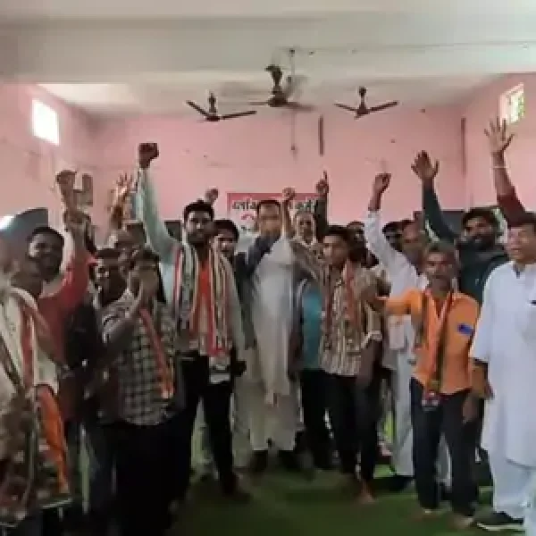 दतिया उपचुनाव में कांग्रेस की जीत पर खंडवा में जश्न, कार्यकर्ताओं ने निकाली रैली और की आतिशबाजी