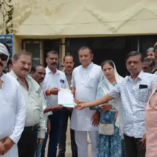 मंडी शुल्क बढ़ाने के फैसले का खंडवा में विरोध, व्यापारियों ने सरकार से बढ़ोतरी वापस लेने की मांग की
