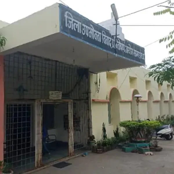ई-स्कूटी के साथ गलत चार्जर देना पड़ा भारी, सागर उपभोक्ता आयोग ने कंपनी-डीलर पर लगाया जुर्माना