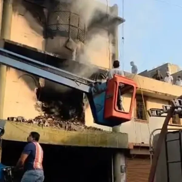 बिलासपुर में भीषण आग: माचिस गोदाम में शॉर्ट सर्किट से लगी आग, लाखों का सामान जलकर खाक