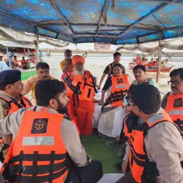 यूपी में बाढ़ का संकट: 11 नदियां चेतावनी बिंदु के पार, चित्रकूट-उन्नाव में घरों तक पहुंचा पानी