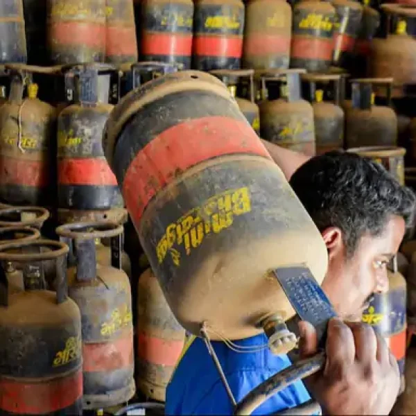 कई राज्यों में Commercial LPG Cylinder की सप्लाई बंद, होटल-रेस्टोरेंट पर संकट
