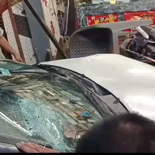 जबलपुर में तेज रफ्तार कार का कहर: 15 माह की बच्ची समेत 6 लोग घायल, चालक हिरासत में