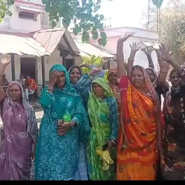 सीहोर के नादान गांव में महिलाओं का फूटा गुस्सा, अवैध शराब-सट्टे के खिलाफ प्रदर्शन