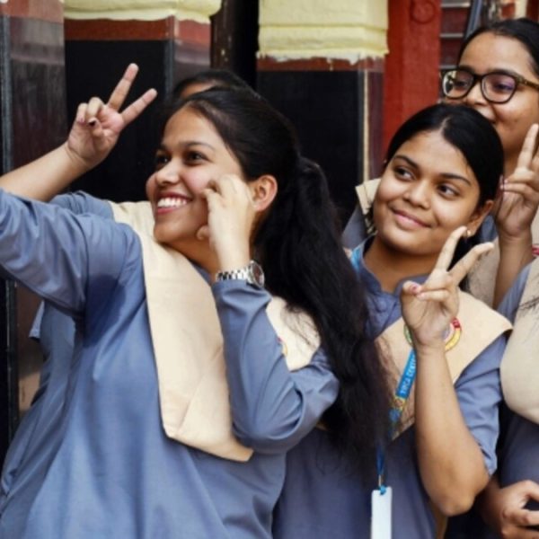 MP Board Result 2026: बेटियों का जलवा बरकरार, तीसरी बार मारी बाजी