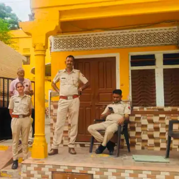 रींगस में CA विनय जोशी के घर इनकम टैक्स का छापा, यूपी नंबर की 3 गाड़ियों से पहुंची टीम