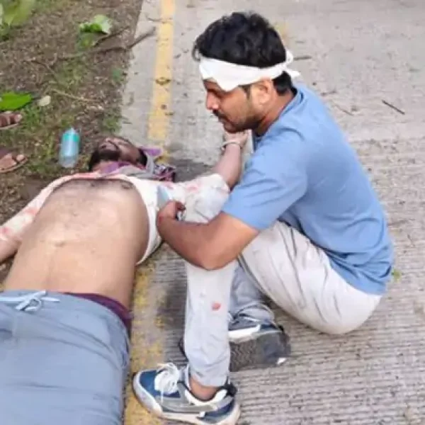 खंडवा-भोपाल हाईवे पर पेड़ से टकराई कार, कांग्रेस नेता के पोते की मौत