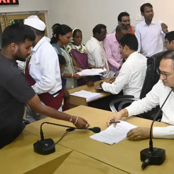 बिलासपुर कलेक्टर जनदर्शन में रोजगार और मुआवजे की मांग, फ्लाई ऐश से 8 एकड़ खेत बर्बाद होने की शिकायत