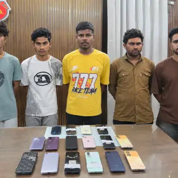 रायपुर में मोबाइल चोरी-लूट के अंतरराज्यीय गिरोह का खुलासा, 5 गिरफ्तार; 100 वारदातों का पता चला