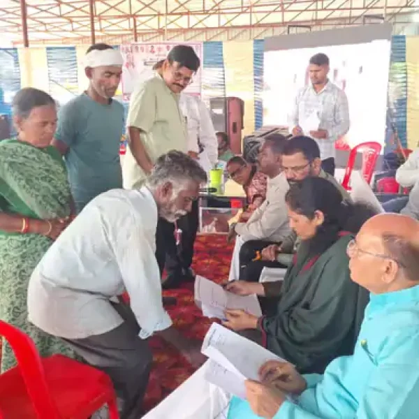 सागर में जन विश्वास शिविर के दौरान कार्रवाई: धारणाधिकार योजना में लापरवाही पर पटवारी निलंबित, अस्पताल में OT 15 दिन में शुरू करने के निर्देश