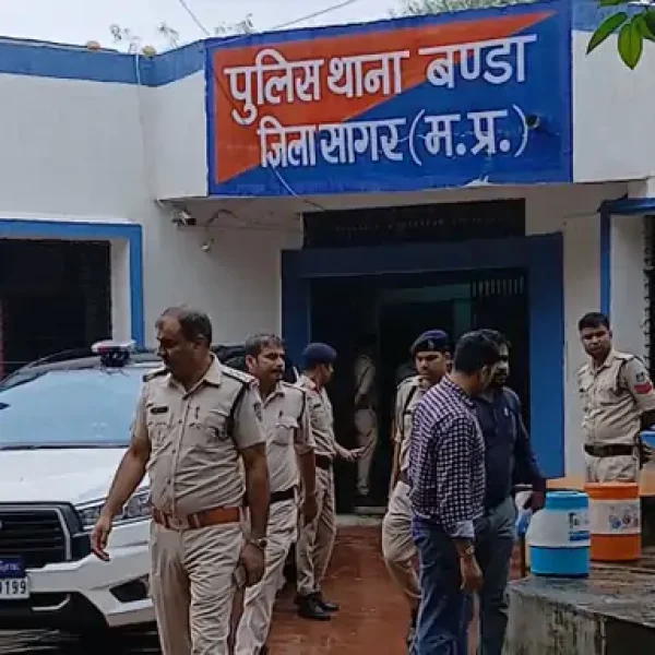 सागर में जहरीली शराबकांड के बाद बड़ा पुलिस एक्शन, बंडा थाना और गूगरा चौकी के 40 पुलिसकर्मी लाइन हाजिर