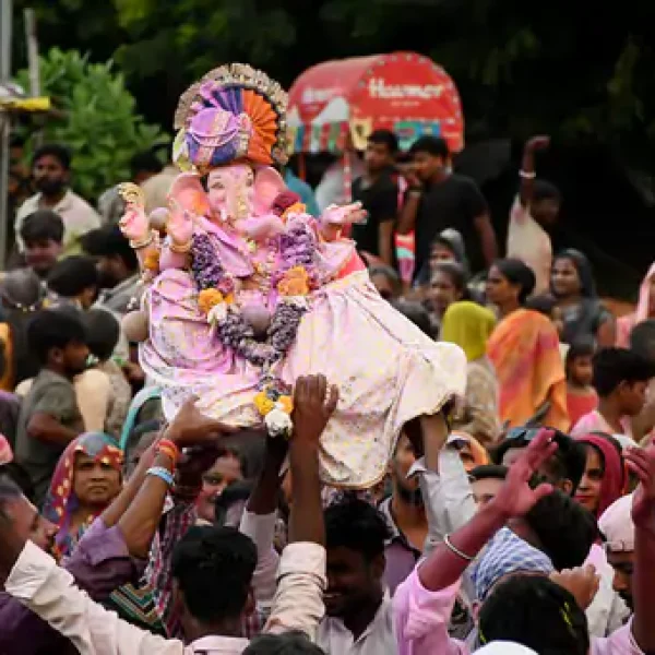 गणेश उत्सव का आज आखिरी दिन, देशभर में हो रहा प्रतिमा विसर्जन; मुंबई-हैदराबाद में कड़ी सुरक्षा