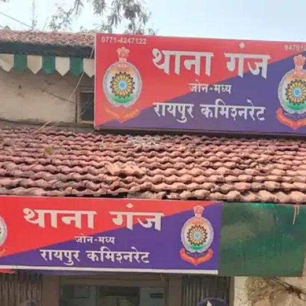 रायपुर में कारोबारी को ऑयल गिरने का झांसा देकर रोका, कार से बैग चोरी; CCTV फुटेज खंगाल रही पुलिस