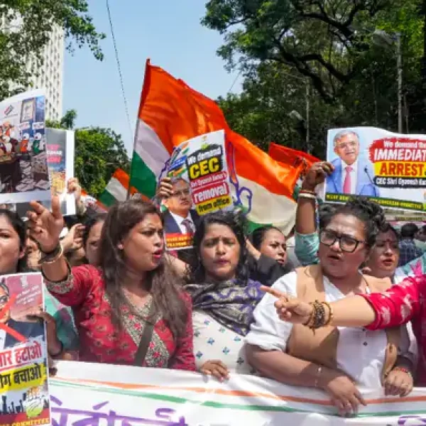 CEC ज्ञानेश कुमार के इस्तीफे की मांग को लेकर कांग्रेस का देशभर में प्रदर्शन, पटना में वाटर कैनन का इस्तेमाल