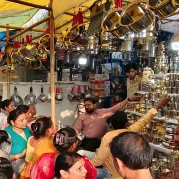 छत्तीसगढ़ में दिवाली से पहले 600 करोड़ से ज्यादा बोनस मिलने का दावा, बाजारों में बढ़ी रौनक