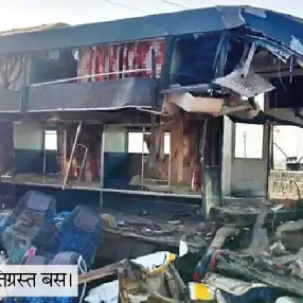 छत्तीसगढ़ में भीषण सड़क हादसा: यात्री बस ट्रक से टकराई, 5 की मौत, 14 घायल