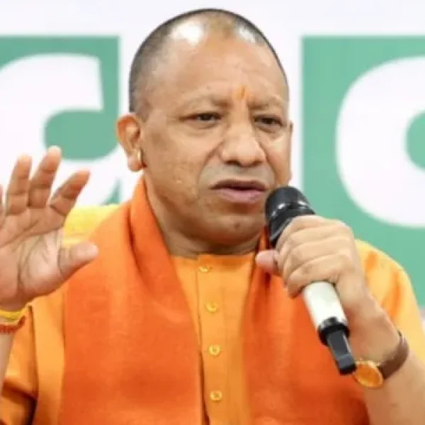 सरकार का मकसद सिर्फ टैक्स वसूली नहीं, व्यापारियों के हित भी जरूरी: CM Yogi