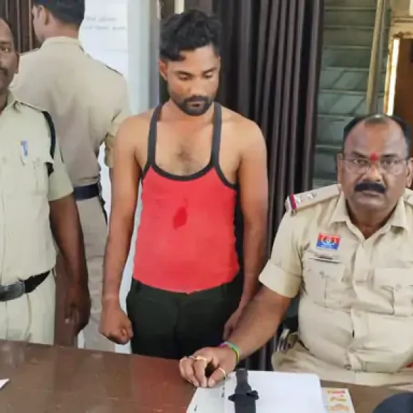 बिलासपुर में युवक पर चाकू से जानलेवा हमला, पत्नी ने नकाब हटाकर आरोपी को पहचाना