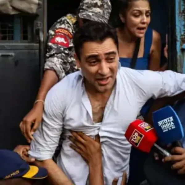 Imran Khan News: भारत छोड़ने के नोटिस के खिलाफ हाईकोर्ट पहुंचे एक्टर, OCI Card रद्द करने पर मांगा गया जवाब